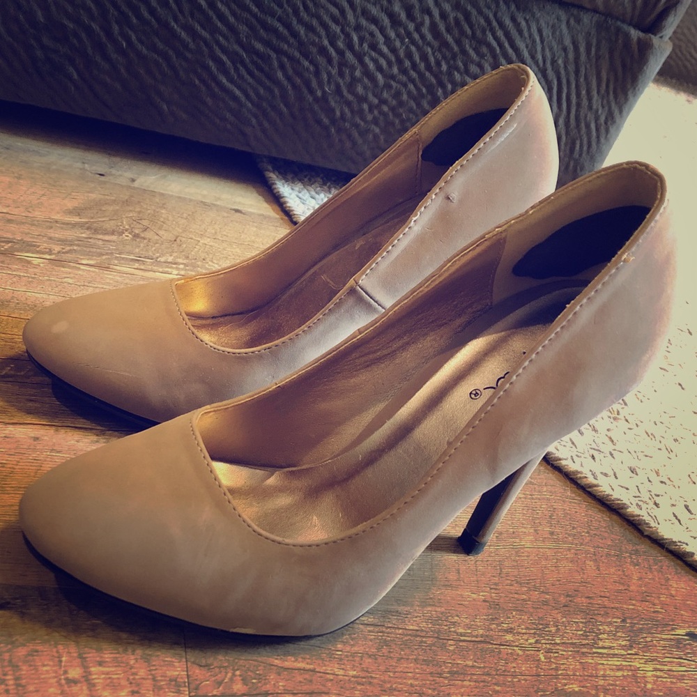 Size 7 nude heels